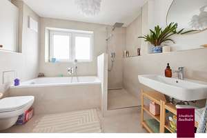 Schönberg: Exklusive 5-Zi.-Maisonette mit Dachterrasse, EBK mit Kochinsel & Parkett +++ – Parasolstraße 29, 70599 Schönberg, Stuttgart – Vorschaubild 28