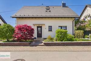 MERZIG-HILBRINGEN: CHARMANTES WOHNHAUS / PV-ANLAGE / GARTEN / GARAGE / TOP LAGE! – Die vollständige Adresse der Immobilie erhältst du vom Anbieter., 66663 Merzig – Vorschaubild 2