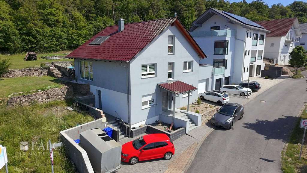 Immobilie in Osterburken - „Wohnen mit Weitblick: Einfamilienhaus mit großem Garten in traumhafter Lage“ - FALC Immobilien HN - Bild 3