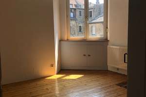 3er WG gesucht?! Liebevoll sanierte Altbauwohnung mit großer Wohnküche und zwei Balkonen!