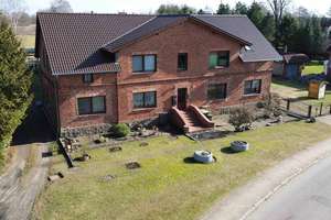 Viel Platz für Mensch und Tier: Teilmodernisiertes MFH mit großer Stallung und viel Grün in Lüblow