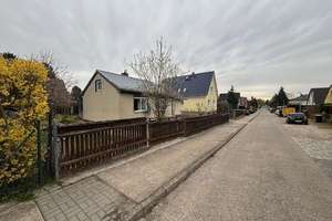 Charmantes Einfamilienhaus mit großem Grundstück und Entwicklungspotenzial in Berlin-Bohnsdorf – Die vollständige Adresse der Immobilie erhältst du vom Anbieter., 12526 Bohnsdorf, Berlin – Vorschaubild 2