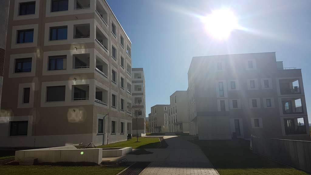 Neuwertige 4-Zimmer-Gartengeschosswohnung in Zentrumsnaher Lage mit Terrasse und Kellerraum