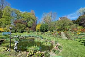 Wohnen wie im Park!
Tolles Landhaus
+ 4 Nebengebäude
+ PV-Anlage u. Fernwärme
+ Bezugsfrei in Kü – Die vollständige Adresse der Immobilie erhältst du vom Anbieter., 95473 Creußen – Vorschaubild 9