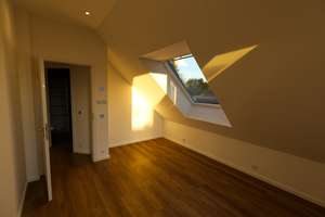 Zweitbezug: Lichtdurchflutete Dachgeschosswohnung mit Galerie, EBK und Cabrio-Fenstern in Großhadern – Waldklausenweg 14a, 81377 Großhadern, München – Vorschaubild 16