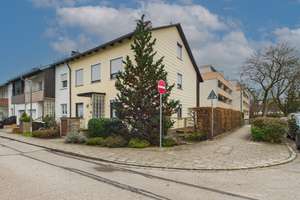 Vor den Toren Münchens:
Reiheneckhaus in ruhiger Wohnlage
- Großes Potential für Wohlfühloase – Die vollständige Adresse der Immobilie erhältst du vom Anbieter., 85757 Karlsfeld – Vorschaubild 2