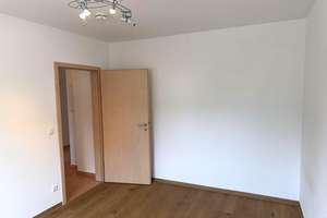 KILIAN IMMOBILIEN!  PERFEKTE 4 ZI. WOHNUNG AUS 2006 MIT 104 M² IM 1. OG EINES 3-PART.-H. IN HIP! EBK – Die vollständige Adresse der Immobilie erhältst du vom Anbieter., 91161 Hilpoltstein – Vorschaubild 53