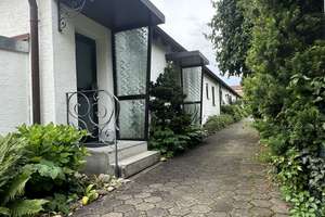 Schönes, Zentrales Bungalow mit zwei separaten Eingängen zu Verkaufen – Erhart- Kästner- Str. 31B, 86161 Wolfram-und Herrenbachviertel, Augsburg – Vorschaubild 1