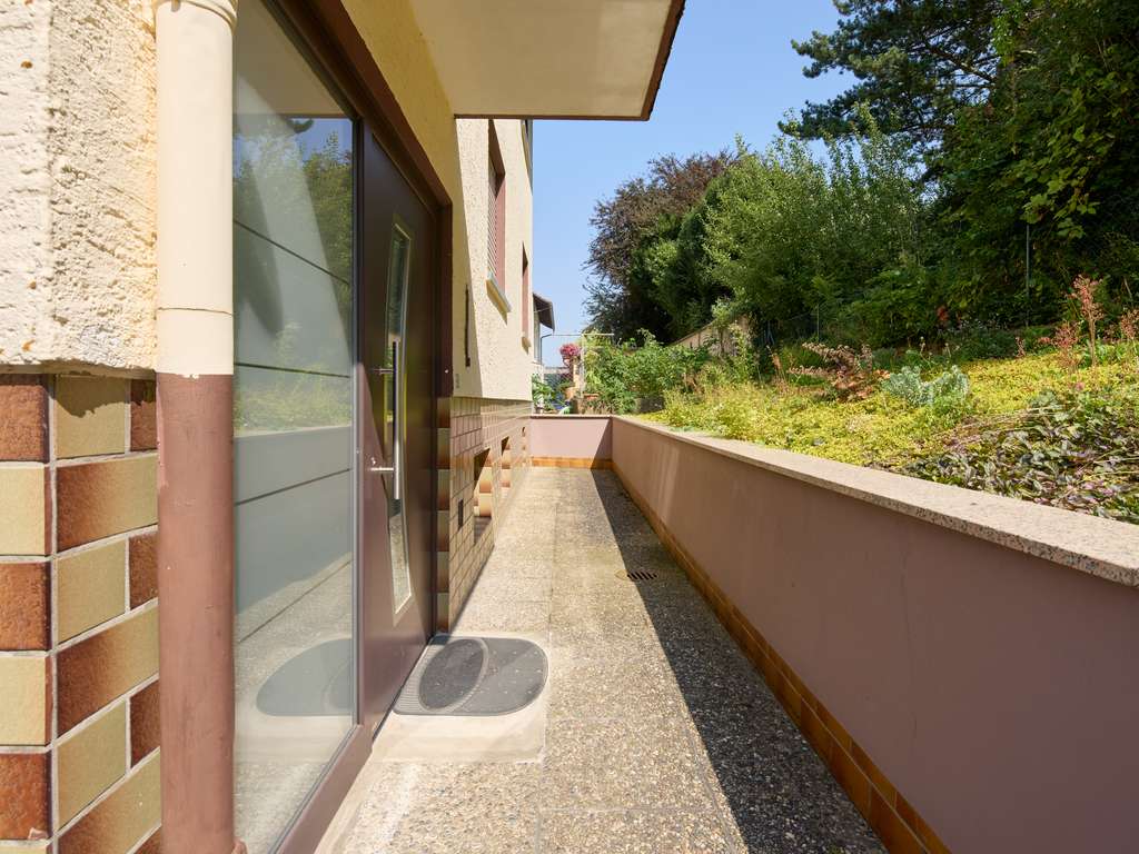 Immobilie in Schöneck - Zweifamilienhaus in grüner Lage - Bild 1