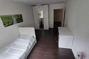Gemütliches möbliertes Zimmer (16 m²) in Studenten-WG – München, Spitzwegstraße – Spitzwegstr. 15, 81373 Untersendling, München – Vorschaubild 1