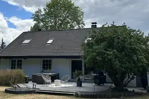 Ruhig und idyllisch: günstiges, gepflegtes 6,5-Raum-Haus in Toplage – Mecklenburger Weg 155, 27578 Bremerhaven – Vorschaubild 1