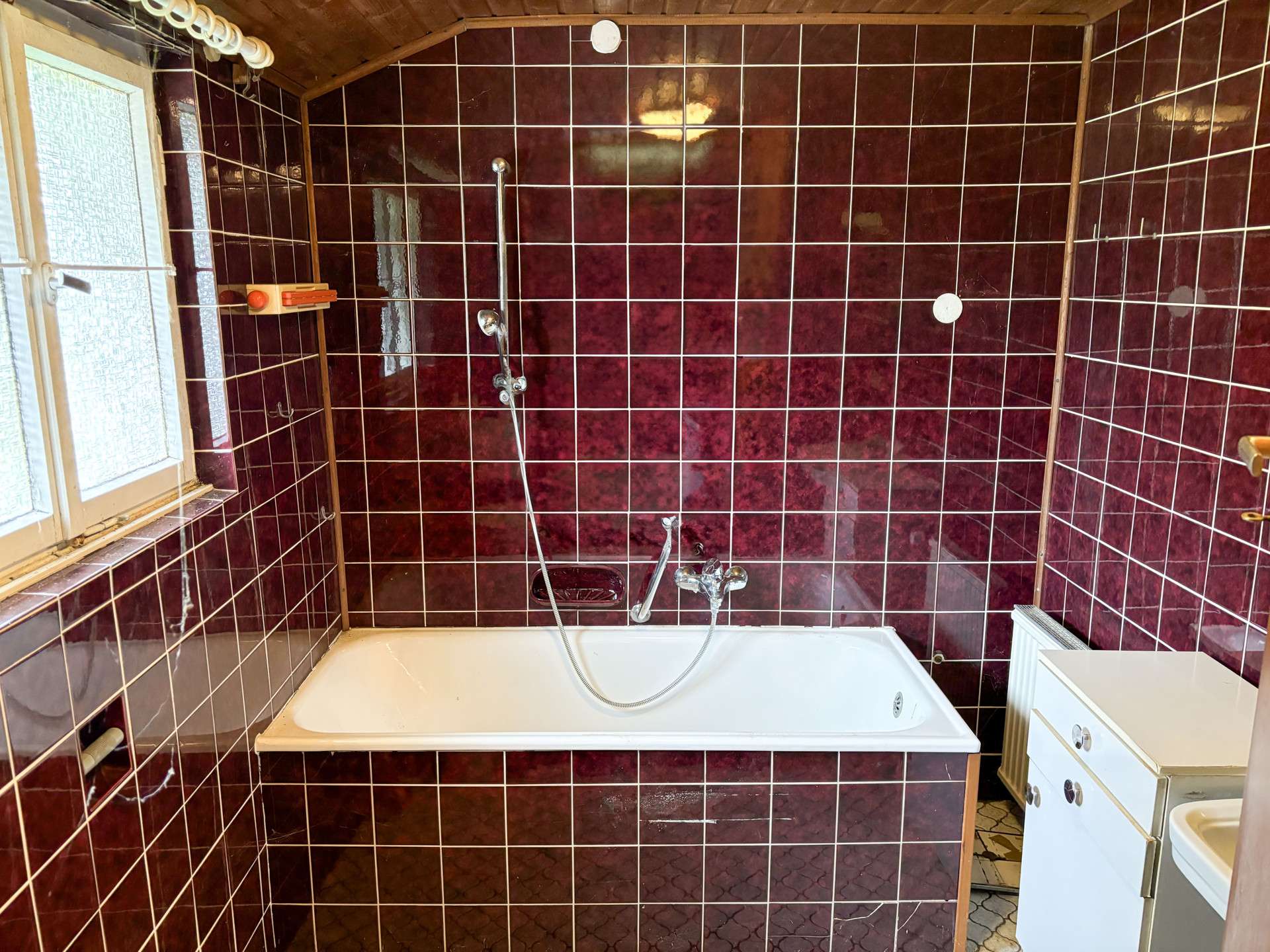 Immobilie in Hamm (Sieg) - Ruhig gelegenes Einfamilienhaus mit Garten, zwei Garagen und Scheune in idyllischer Lage! - Bild 5