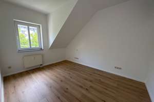 Alles NEU - DG  + Aufzug  + Küche mit Balkon  + WG-gerecht ! – Bernsdorfer Straße 69, 9126 Bernsdorf, Chemnitz – Vorschaubild 1