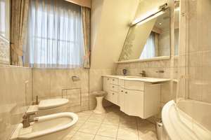 Luxurious maisonette apartment in a prime location! – Die vollständige Adresse der Immobilie erhältst du vom Anbieter., 65189 Nordost, Wiesbaden – Vorschaubild 6
