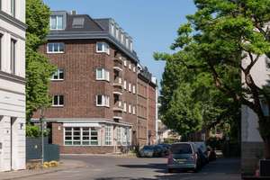 Df.-Ober-/Niederkassel: Schöne 2 1/2-Raum-Wohnung in restauriertem Altbau