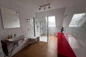 Helle Dachgeschosswohnung mit Loggia und Fahrstuhl – Dortmunder Straße 101, 40472 Rath, Düsseldorf – Vorschaubild 9