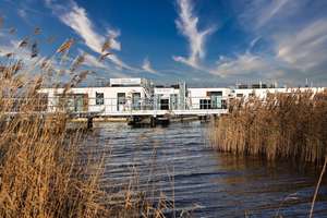 Exklusives ca. 144 m² großes schwimmendes Ferienhaus mit Liegeplatz am Bodden in Ribnitz-Damgarten! – Die vollständige Adresse der Immobilie erhältst du vom Anbieter., 18311 Ribnitz-Damgarten – Vorschaubild 2