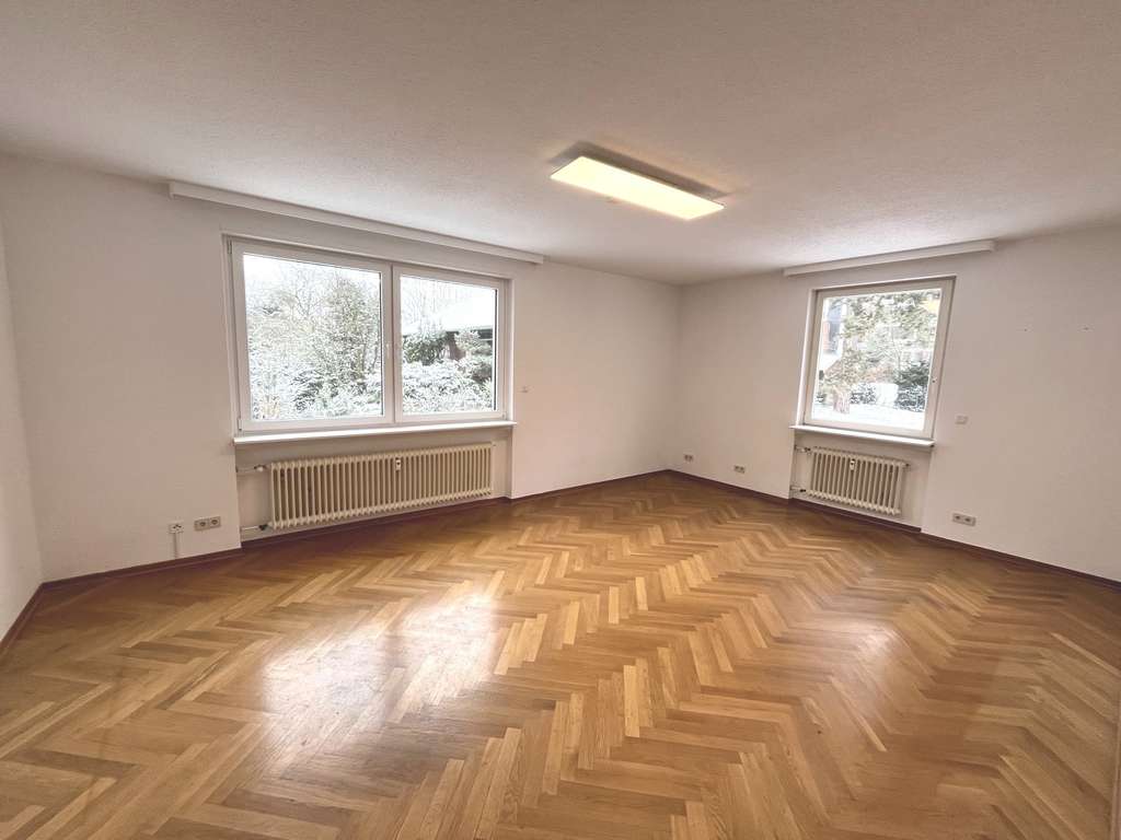 Immobilie in Lehrte - Lehrte: 3-Familienhaus mit freier EG-Wohnung und großem Gartengrundstück in bester Stadtlage  - Bild 4