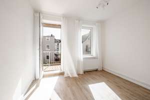 Helle 2 Zimmer-Wohnung mit neuer Einbauküche 
* Sonnen-Balkon * WG-geeignet * 
34 qm Nutzfläche