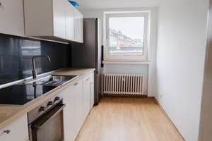 Drei Zimmer Wohnung mit Balkon, Keller und Garage - Urbanes Wohnen in Köln Ehrenfeld.