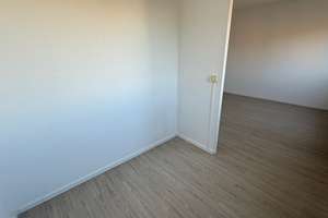 Im 4. OG Lift - EBK - Laminat in Buche - Jetzt Termin vereinbaren!! – Straße Usti nad Labem 33, 9119 Kappel, Chemnitz – Vorschaubild 7