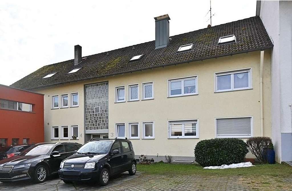 Immobilie in Elzach - Interessante Kapitalanlage  ! 
Gepflegtes 3-Familienhaus in sehr guter Stadtlage - Bild 1