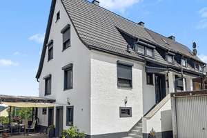 Modernisiertes Familiendomizil mit zeitlosem Charme – Rundum erneuerte Doppelhaushälfte in Schimborn – Die vollständige Adresse der Immobilie erhältst du vom Anbieter., 63776 Mömbris – Vorschaubild 1
