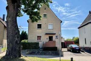 Charmantes 3-Familienhaus mit viel Platz für Ihre Ideen – Die vollständige Adresse der Immobilie erhältst du vom Anbieter., 37603 Holzminden – Vorschaubild 1
