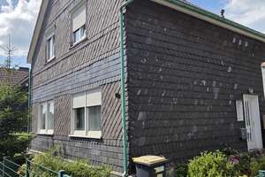 Mehrfamilienhaus mit großem Garten und 5 Garagen im Zentrum von Remscheid