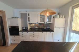 Helle 4-Zimmer-Wohnung mit Balkon und Tiefgarage 