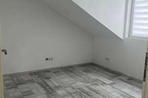 3-Zimmer-Dachgeschosswohnung mit Balkon in Köln-Nippes – ca. 80 m² – Escher straße 96, 50739 Bilderstöckchen, Köln – Vorschaubild 2