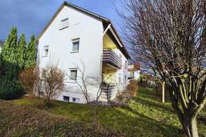 **Gepflegtes Zweifamilienhaus mit Ausbaureserve und großem Garten in ruhiger Wohnlage** – Rems-Murr-Kreis – Vorschaubild 1