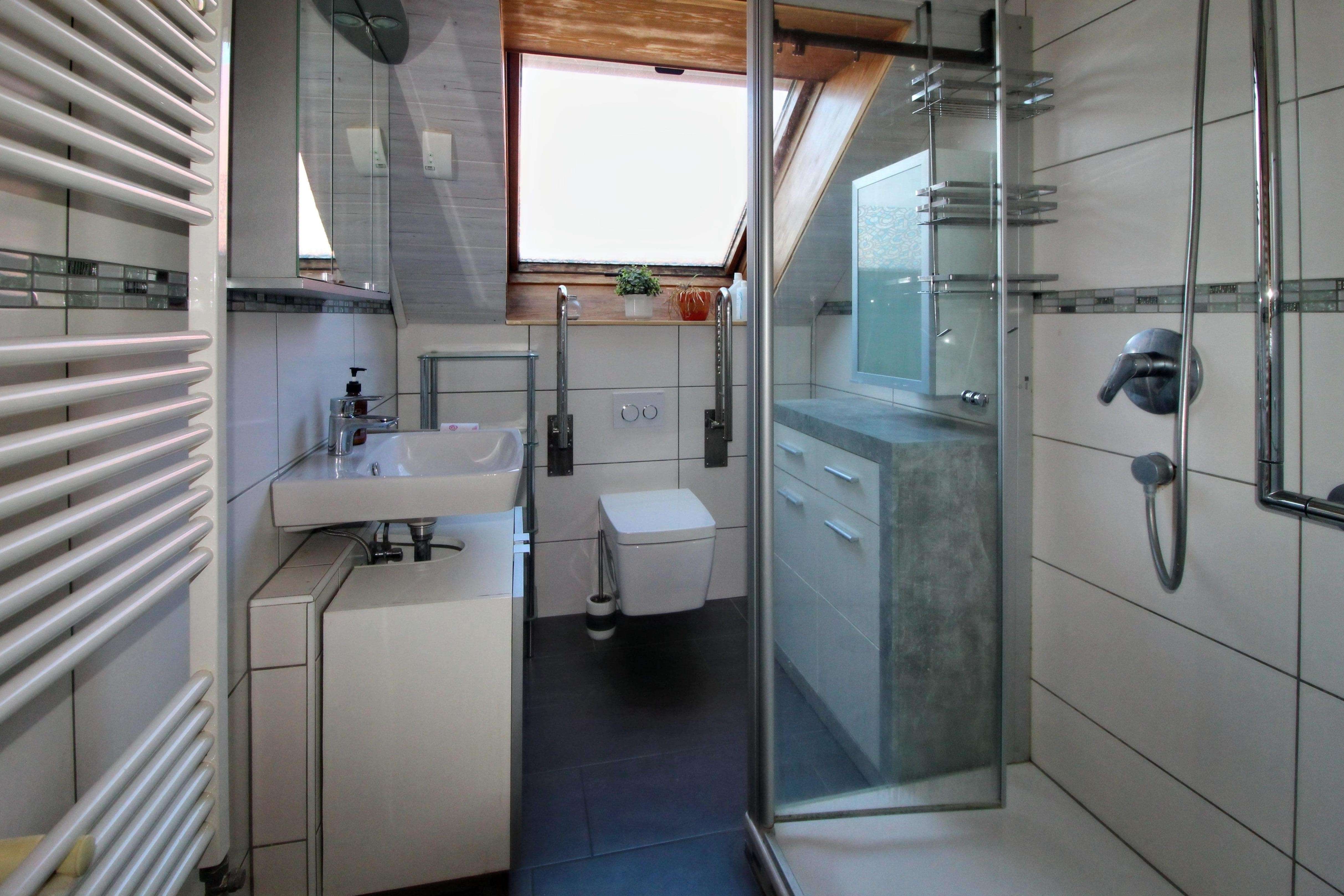 Immobilie in Neuhausen - Großes Wohnhaus mit Einliegerwohnung  - Bild 2