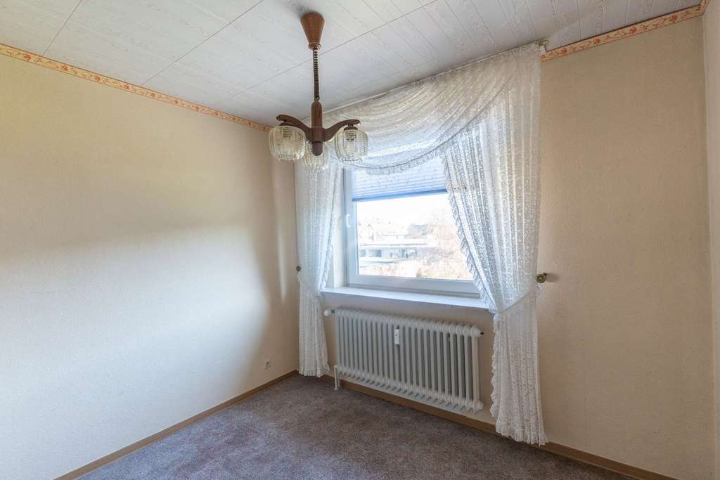 Immobilie in Elmenhorst - Charmante 2,5 Zimmer Wohnung mit Balkon, Garage und viel Potenzial in gefragter Wohnlage - Bild 4