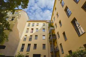 RUHIGE ALTBAUWOHNUNG IM BELIEBTEN SIMON-DACH-KIEZ | IM GARTENHAUS 4.OG OHNE AUFZUG |PROVISIONSFREI | – Libauer Str. 6, 10245 Friedrichshain, Berlin – Vorschaubild 13