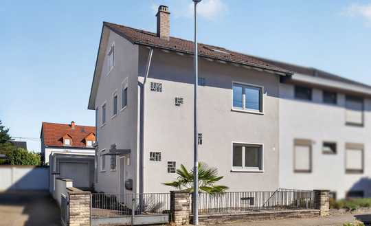 Renovierungsbedürftige Doppelhaushälfte mit Garten in ruhiger Lage von Neureut