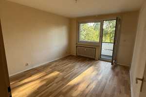 Helle 74 m² Wohnung mit Balkon & Aufzug in Düsseldorf – befristet bis zum 31.05.2027 – Düsseldorf – Vorschaubild 4