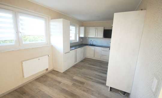 Einzug fertige 4 Zimmerwohnung mit Einbauküche, Balkon