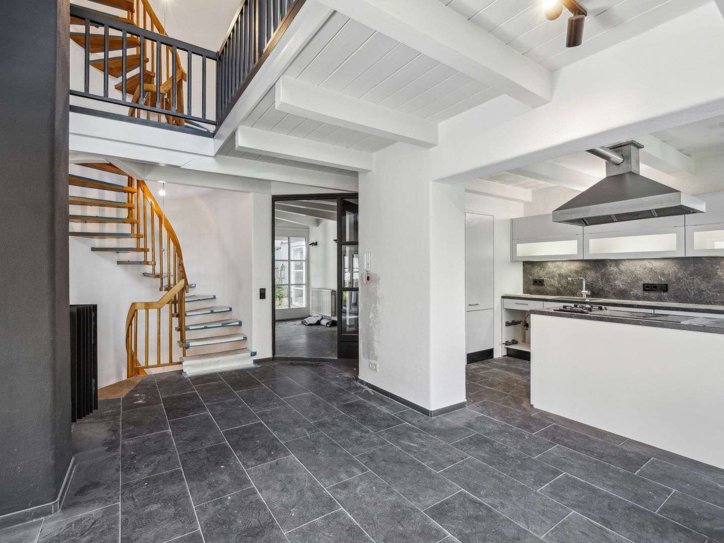 Immobilie in Aschau am Inn - Modernisiertes Mehrparteienhaus mit Büros in Aschau-Werk - Bild 5