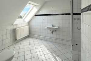 Weiße Stadtvilla in Travemünde. 200 m von der Trave entfernt. In gehobener Wohnlage von Travemünde. – Am Lotsenberg 11, 23570 Lübeck – Vorschaubild 41