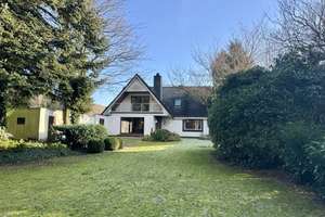 Exklusives Wohnen in Sackgassenlage: Gepflegtes Haus mit Galerie, Kamin und Garten in Heide-Ost – Die vollständige Adresse der Immobilie erhältst du vom Anbieter., 25746 Heide – Vorschaubild 3