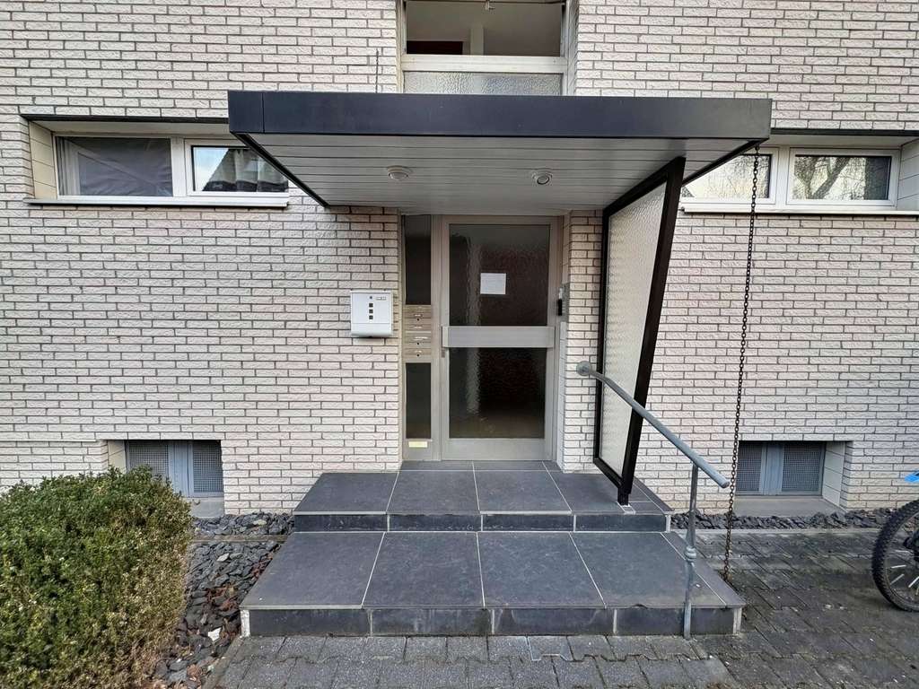 Immobilie in Sarstedt - Gepflegtes 4-Familienhaus als attraktive Kapitalanlage - Bild 3