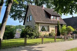 Charmantes Einfamilienhaus in schöner  Hanglage in Hamburg-Eißendorf. – Die vollständige Adresse der Immobilie erhältst du vom Anbieter., 21077 Eißendorf, Hamburg – Vorschaubild 1