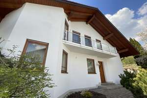 Repräsentatives Einfamilienhaus mit Einliegerwohnung – Die vollständige Adresse der Immobilie erhältst du vom Anbieter., 86453 Dasing – Vorschaubild 2