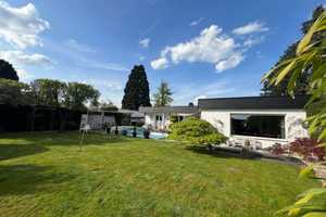Freistehender Bungalow mit Pool, Kino und luxuriöser Ausstattung – Neuss (Rhein-Kreis) – Vorschaubild 1