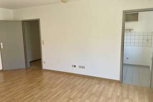 Gepflegte 2-Zimmer-Wohnung mit TG-Stellplatz in zentraler Lage in Fürth – Sonnenstraße 11, 90763 Nördliche Südstadt, Fürth – Vorschaubild 3