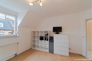 Freie, sonnige DG-Wohnung mit EBK, Balkon, Laminat und Duplexparker | WAGNER IMMOBILIEN – Die vollständige Adresse der Immobilie erhältst du vom Anbieter., 65205 Erbenheim, Wiesbaden – Vorschaubild 8