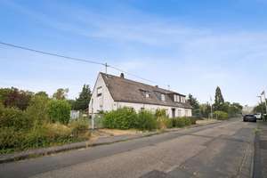 Kernsanierungsbedürftiges Einfamilienhaus auf großzügigem Baugrundstück mit Entwicklungspotenzial