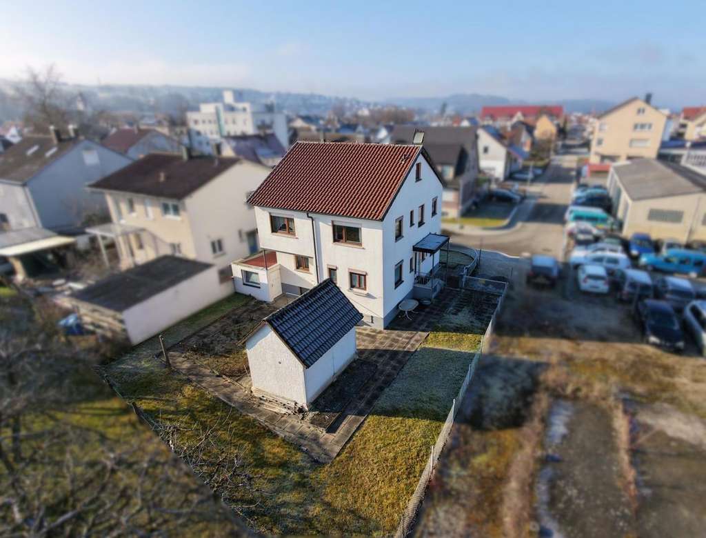 Immobilie in Uhingen - Freistehendes Einfamilienhaus mit Garten, Garage und viel Potenzial in Uhingen - Bild 2