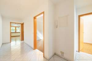 AIGNER - Traumhafte 3-Zimmer-Wohnung mit eigenem Gartenanteil – Die vollständige Adresse der Immobilie erhältst du vom Anbieter., 81249 Lochhausen, München – Vorschaubild 8